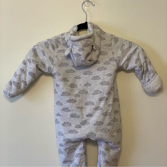 H&M 6-9 Months Baby footie gray white clouds bear hoodie fleece cute zipper - Picture 7 of 8